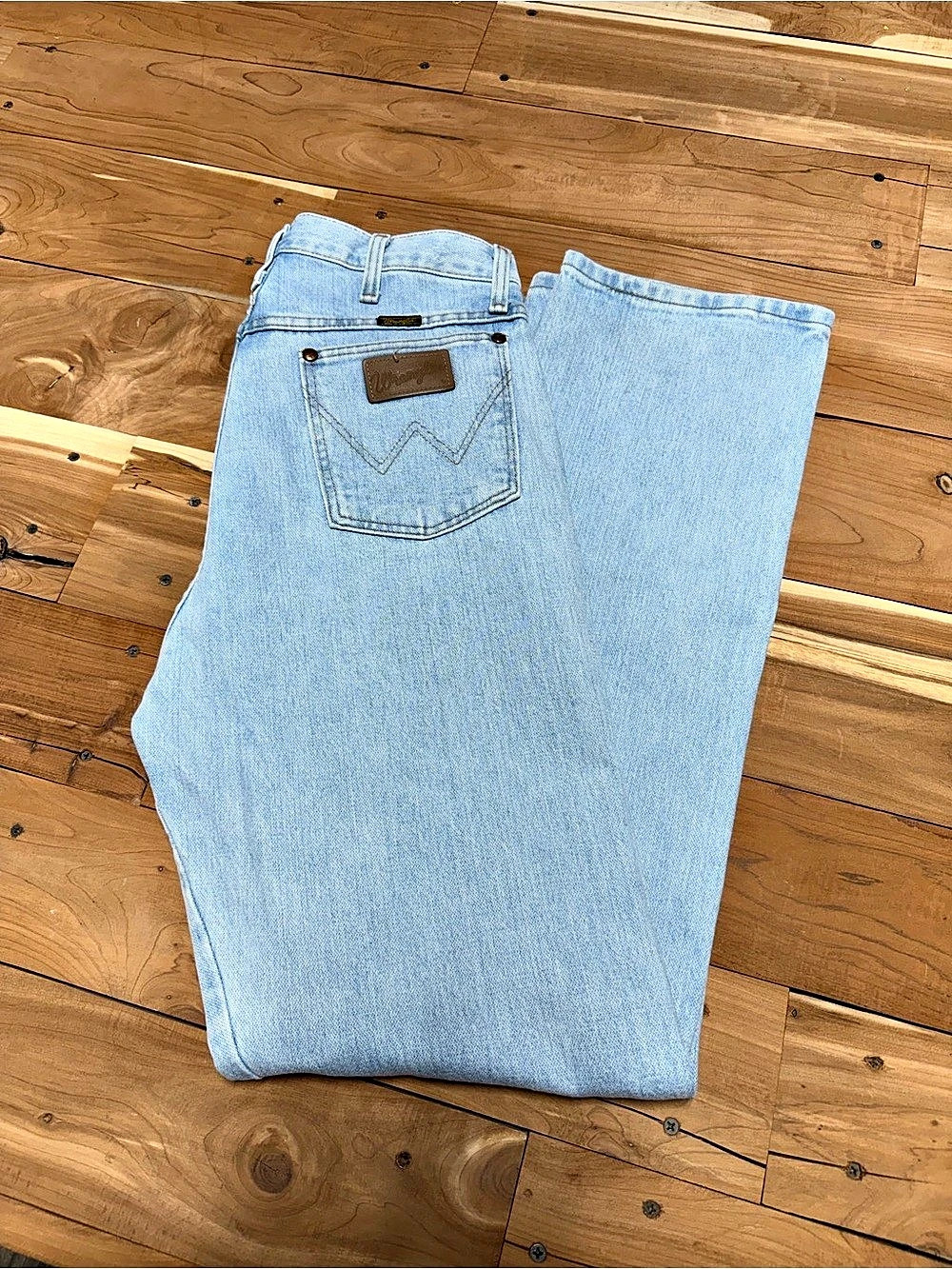 Wrangler Cowboy Cut Relaxed Fit Jean Straight Leg Jeans in Blue Waist 32 x 34